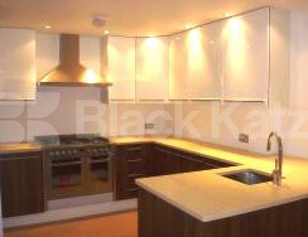 			MUST SEE !!!!!!!, 3 Bedroom, 1 bath, 1 reception Flat			 St Johns Way, ARCHWAY